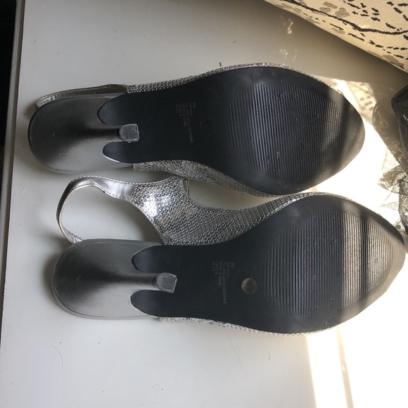 Jacqueline ferrar silver sequined sling back peep toe heels - Picture 4 of 5